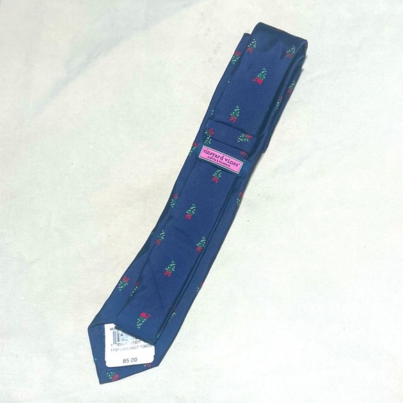 Vineyard Vines Christmas Tie Navy Blue Mistletoe  Preppy Holiday Gift NEW NWT - Picture 2 of 2